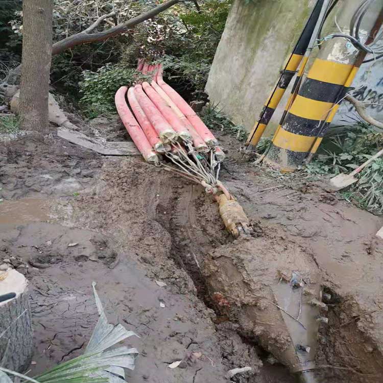 鱼峰拖拉管